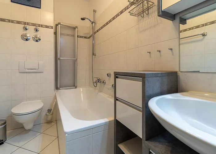 3 Eden Mit Strandkorb ビンツ